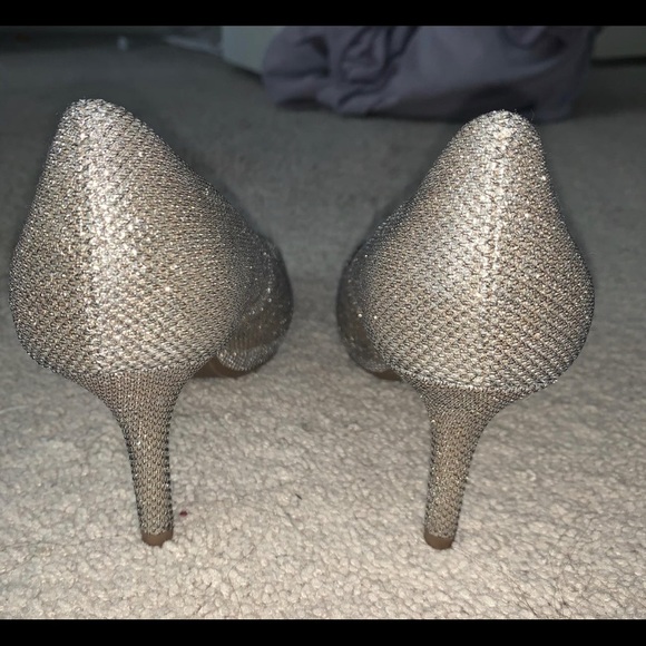 Bandolino golden heels - Picture 3 of 3